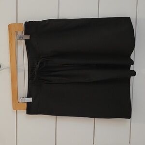 GAP size 6 stretchy black skirt gathered at front with bow